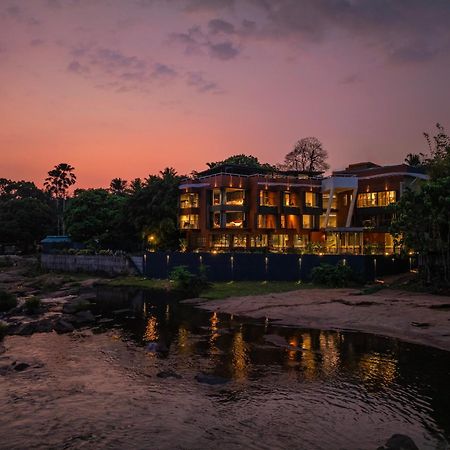 Hotel Sterling Athirappilly Kallana Exterior foto
