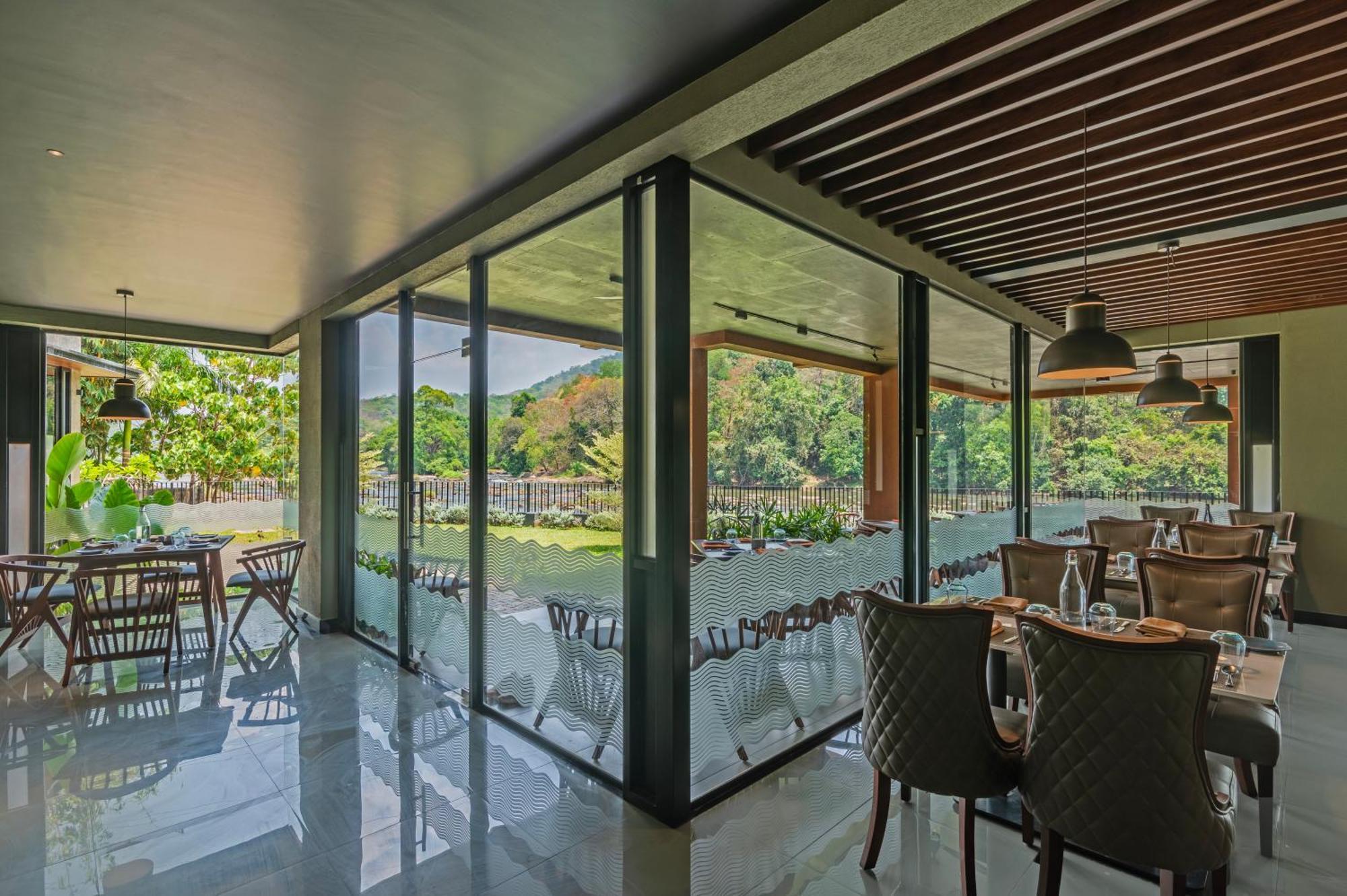 Hotel Sterling Athirappilly Kallana Exterior foto