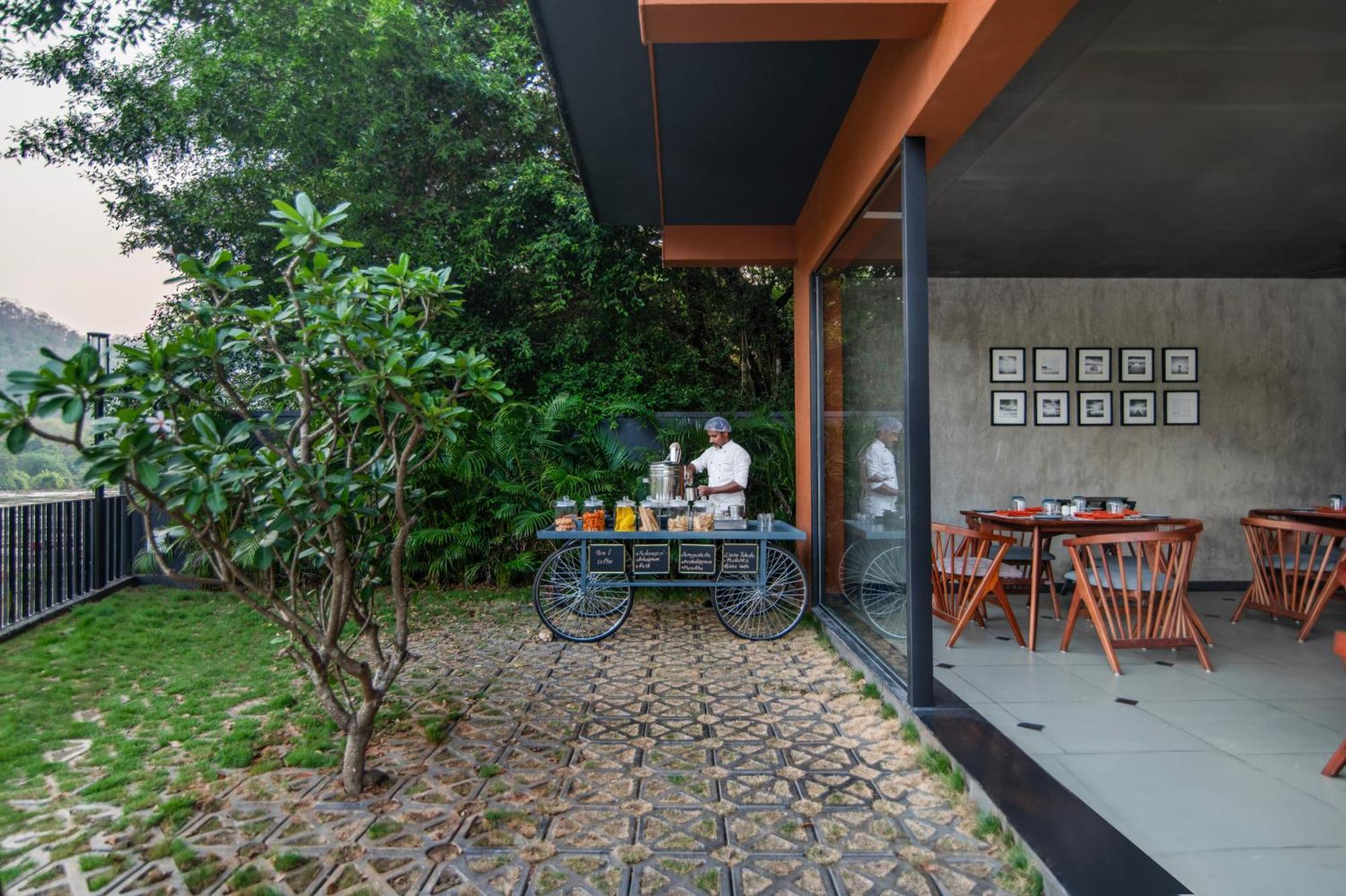 Hotel Sterling Athirappilly Kallana Exterior foto