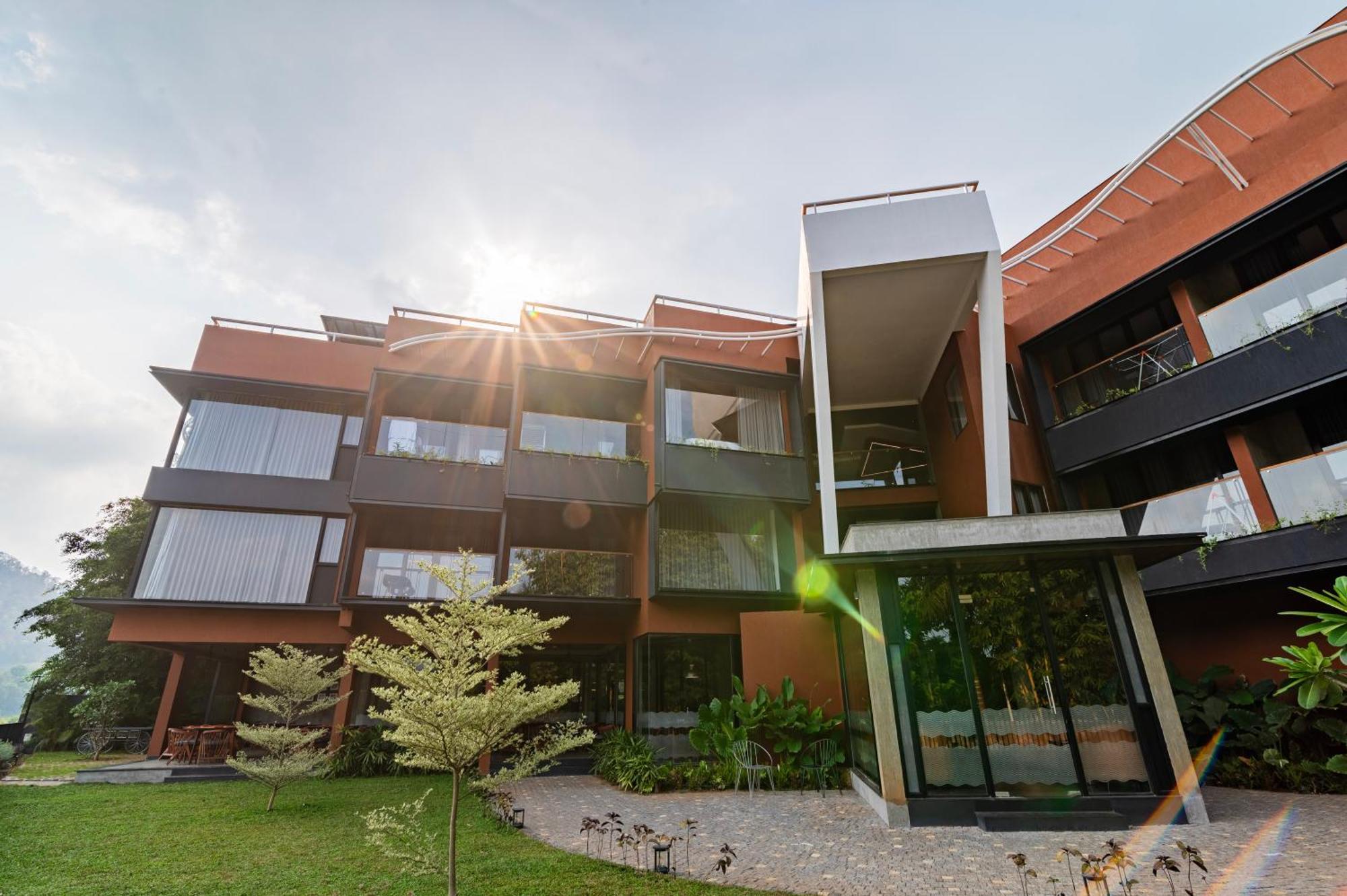 Hotel Sterling Athirappilly Kallana Exterior foto